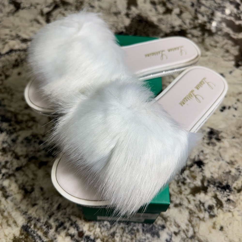 Lauren Lorraine Plush White Fluffy Slipper Flat‎ Sandal